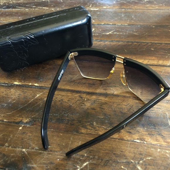 Versace Perspectives 402 sunglasses: beyond Y2K unisex iconic - Picture 4 of 9